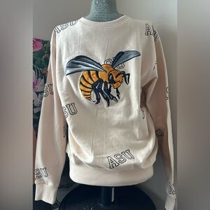 NWOT ALABAMA STATE CREW NECK, CHENILLE GRAPHIC, SWEATSHIRT.
ABSOLUTELY NEW.